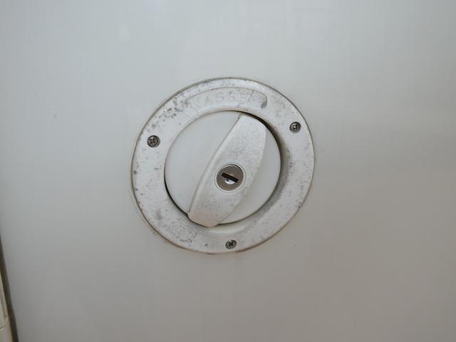 カムロード アネックス リバティ52DB キャンピングカー 8ナンバー 240Ahリチウムサブバッテリー 1500Wインバーター 家庭用エアコン マックスファン フィアマオーニング 床暖房 レカロシート 冷蔵庫 FFヒーター トイレ(47枚目)