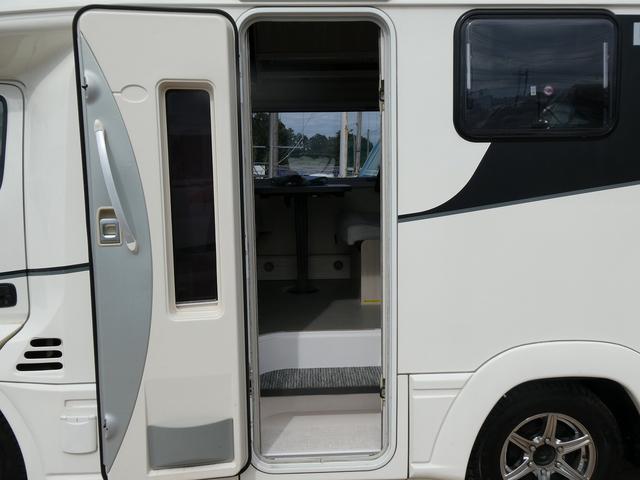 カムロード アネックス リバティ52DB キャンピングカー 8ナンバー 240Ahリチウムサブバッテリー 1500Wインバーター 家庭用エアコン マックスファン フィアマオーニング 床暖房 レカロシート 冷蔵庫 FFヒーター トイレ(52枚目)