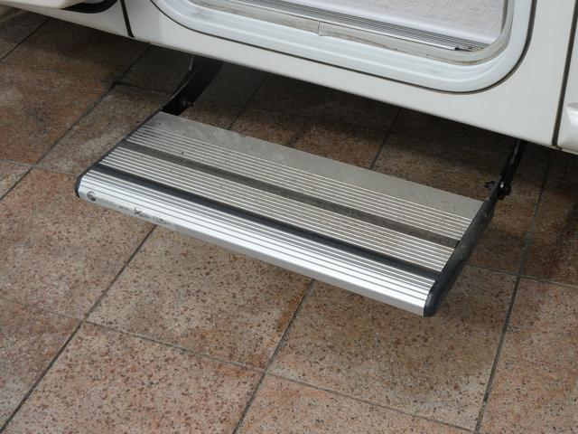 カムロード アネックス リバティ52DB キャンピングカー 8ナンバー 240Ahリチウムサブバッテリー 1500Wインバーター 家庭用エアコン マックスファン フィアマオーニング 床暖房 レカロシート 冷蔵庫 FFヒーター トイレ(57枚目)