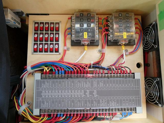 カムロード アネックス リバティ52DB キャンピングカー 8ナンバー 240Ahリチウムサブバッテリー 1500Wインバーター 家庭用エアコン マックスファン フィアマオーニング 床暖房 レカロシート 冷蔵庫 FFヒーター トイレ(73枚目)