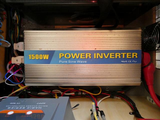 カムロード アネックス リバティ52DB キャンピングカー 8ナンバー 240Ahリチウムサブバッテリー 1500Wインバーター 家庭用エアコン マックスファン フィアマオーニング 床暖房 レカロシート 冷蔵庫 FFヒーター トイレ(75枚目)