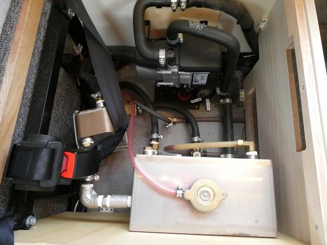 カムロード アネックス リバティ52DB キャンピングカー 8ナンバー 240Ahリチウムサブバッテリー 1500Wインバーター 家庭用エアコン マックスファン フィアマオーニング 床暖房 レカロシート 冷蔵庫 FFヒーター トイレ(76枚目)