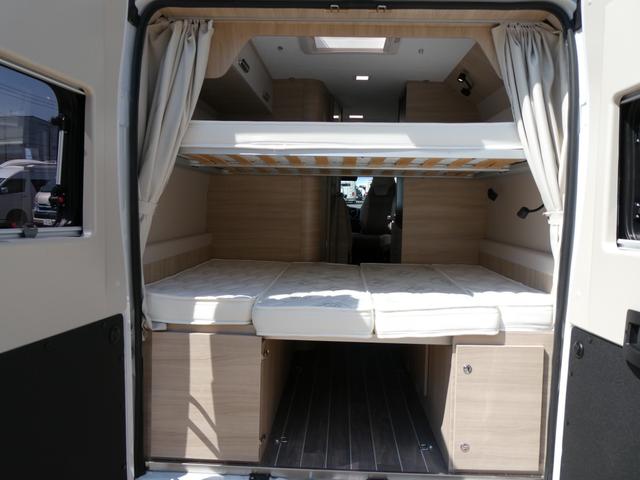 デュカト 　キャンピングカー　８ナンバー　新車　ＤＣクーラー　シングルサブバッテリー　走行充電　外部充電　ＦＦヒーター　温水ボイラー　冷蔵庫　トイレ　シャワー　４人乗車４人就寝　ディーゼル２ＷＤ　右ハンドル（3枚目）