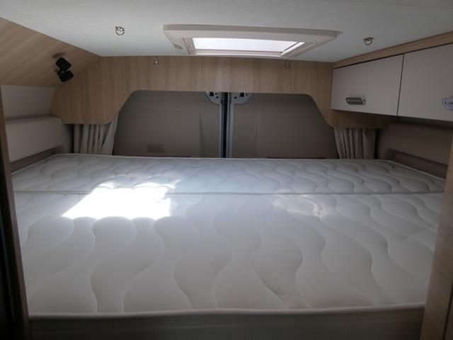 デュカト 　キャンピングカー　８ナンバー　新車　ＤＣクーラー　シングルサブバッテリー　走行充電　外部充電　ＦＦヒーター　温水ボイラー　冷蔵庫　トイレ　シャワー　４人乗車４人就寝　ディーゼル２ＷＤ　右ハンドル（4枚目）
