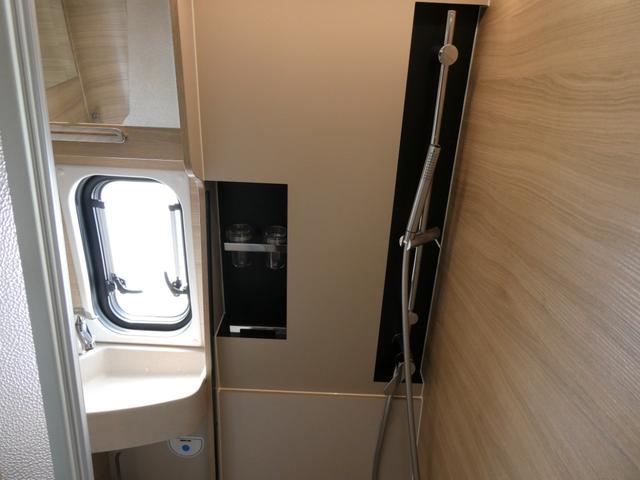 デュカト 　キャンピングカー　８ナンバー　新車　ＤＣクーラー　シングルサブバッテリー　走行充電　外部充電　ＦＦヒーター　温水ボイラー　冷蔵庫　トイレ　シャワー　４人乗車４人就寝　ディーゼル２ＷＤ　右ハンドル（14枚目）