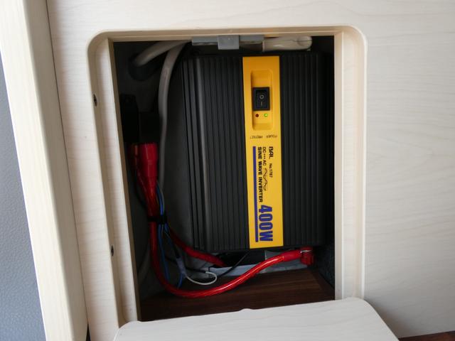 NV200バネットワゴン 東和モータース ツェルトNV キャンピングカー 5ナンバー シングルサブバッテリー 400Wインバーター CTEK走行充電 テレビ ボトロニック残量計 ポップアップルーフ 4人乗車4人就寝 1600cc ETC2.0 メモリーナビ(11枚目)