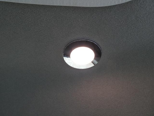 NV200バネットワゴン 東和モータース ツェルトNV キャンピングカー 5ナンバー シングルサブバッテリー 400Wインバーター CTEK走行充電 テレビ ボトロニック残量計 ポップアップルーフ 4人乗車4人就寝 1600cc ETC2.0 メモリーナビ(15枚目)