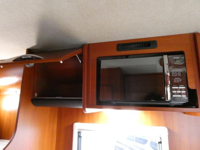 カムロード ナッツRV クレソンボヤージュW キャンピングカー 8ナンバー 家庭用エアコン リチウム300Ah 1500Wインバーター 走行・外部充電 マックスファン べバストFFヒーター オーニング ディーゼル2WD 冷蔵庫 電子レンジ テレビ(8枚目)