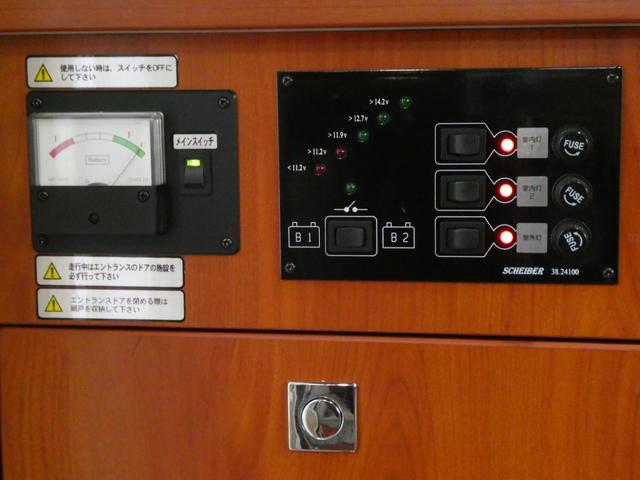カムロード ナッツRV クレソンボヤージュW キャンピングカー 8ナンバー 家庭用エアコン リチウム300Ah 1500Wインバーター 走行・外部充電 マックスファン べバストFFヒーター オーニング ディーゼル2WD 冷蔵庫 電子レンジ テレビ(10枚目)