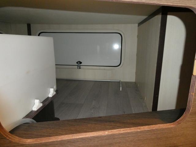 デュカト エースキャラバン　エース５６５　キャンピングカー　８ナンバー　トリプルサブバッテリー　１５００Ｗインバーター　家庭用エアコン　べバストＦＦヒーター　フィアマオーニング　ソーラーパネル　リアクーラー　温水ボイラー　９速ＡＴ　シャワー（7枚目）