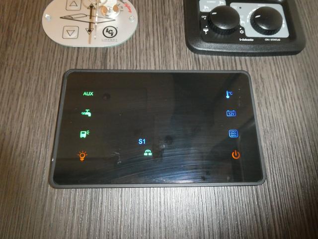 デュカト エースキャラバン　エース５６５　キャンピングカー　８ナンバー　トリプルサブバッテリー　１５００Ｗインバーター　家庭用エアコン　べバストＦＦヒーター　フィアマオーニング　ソーラーパネル　リアクーラー　温水ボイラー　９速ＡＴ　シャワー（8枚目）