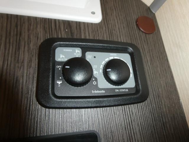 デュカト エースキャラバン　エース５６５　キャンピングカー　８ナンバー　トリプルサブバッテリー　１５００Ｗインバーター　家庭用エアコン　べバストＦＦヒーター　フィアマオーニング　ソーラーパネル　リアクーラー　温水ボイラー　９速ＡＴ　シャワー（10枚目）