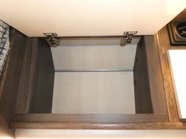 デュカト エースキャラバン　エース５６５　キャンピングカー　８ナンバー　トリプルサブバッテリー　１５００Ｗインバーター　家庭用エアコン　べバストＦＦヒーター　フィアマオーニング　ソーラーパネル　リアクーラー　温水ボイラー　９速ＡＴ　シャワー（11枚目）