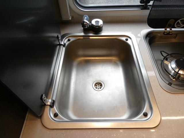 デュカト エースキャラバン　エース５６５　キャンピングカー　８ナンバー　トリプルサブバッテリー　１５００Ｗインバーター　家庭用エアコン　べバストＦＦヒーター　フィアマオーニング　ソーラーパネル　リアクーラー　温水ボイラー　９速ＡＴ　シャワー（15枚目）