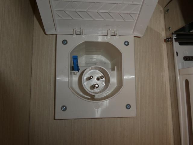 デュカト エースキャラバン　エース５６５　キャンピングカー　８ナンバー　トリプルサブバッテリー　１５００Ｗインバーター　家庭用エアコン　べバストＦＦヒーター　フィアマオーニング　ソーラーパネル　リアクーラー　温水ボイラー　９速ＡＴ　シャワー（45枚目）