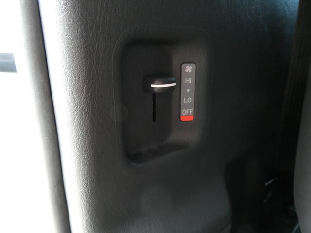 ハイエースワゴン ダイレクトカーズ ベッドキット キャンピングカー 3ナンバー ワイドミドル GL ベッドキット 2WD ガソリン 社外15インチアルミ SDナビ レンタアップ 2700cc 8人乗 リアクーラー リアヒーター キーレス LEDライト(8枚目)