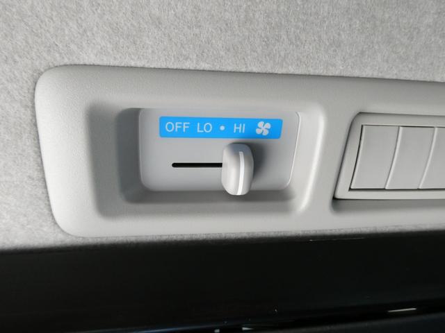 ハイエースワゴン ダイレクトカーズ ベッドキット キャンピングカー 3ナンバー ワイドミドル GL ベッドキット 2WD ガソリン 社外15インチアルミ SDナビ レンタアップ 2700cc 8人乗 リアクーラー リアヒーター キーレス LEDライト(9枚目)