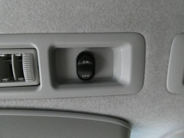 ハイエースワゴン トイファクトリー　ザラ　キャンピングカー　３ナンバー　ツインサブバッテリー　外部充電　マックスファン　エバスＦＦヒーター　フリップダウンモニター　前後コーナーセンサー　社外ショック　１０人乗車３人就寝　ガソリン２ＷＤ（17枚目）