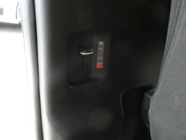 ハイエースワゴン トイファクトリー　ザラ　キャンピングカー　３ナンバー　ツインサブバッテリー　外部充電　マックスファン　エバスＦＦヒーター　フリップダウンモニター　前後コーナーセンサー　社外ショック　１０人乗車３人就寝　ガソリン２ＷＤ（18枚目）