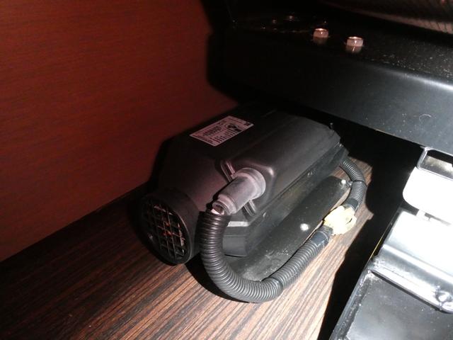 ハイエースワゴン トイファクトリー　ザラ　キャンピングカー　３ナンバー　ツインサブバッテリー　外部充電　マックスファン　エバスＦＦヒーター　フリップダウンモニター　前後コーナーセンサー　社外ショック　１０人乗車３人就寝　ガソリン２ＷＤ（22枚目）