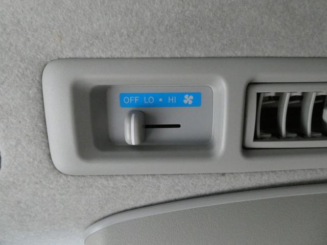 ハイエースワゴン トイファクトリー　ザラ　キャンピングカー　３ナンバー　ツインサブバッテリー　外部充電　マックスファン　エバスＦＦヒーター　フリップダウンモニター　前後コーナーセンサー　社外ショック　１０人乗車３人就寝　ガソリン２ＷＤ（23枚目）