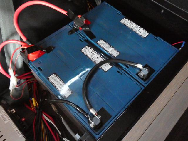 ハイエースワゴン トイファクトリー　ザラ　キャンピングカー　３ナンバー　ツインサブバッテリー　外部充電　マックスファン　エバスＦＦヒーター　フリップダウンモニター　前後コーナーセンサー　社外ショック　１０人乗車３人就寝　ガソリン２ＷＤ（25枚目）