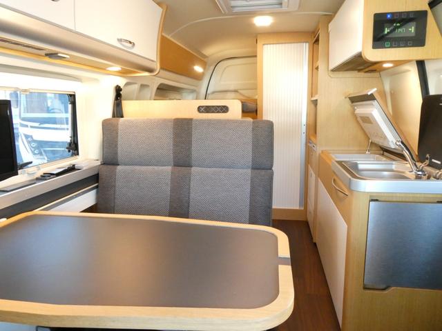 ハイエースバン トイファクトリー　アルコーバグランデ　キャンピングカー　８ナンバー　ツインサブバッテリー　家庭用エアコン　１５００Ｗインバーター　走行充電　外部充電　ソーラーパネル　マックスファン　カセットトイレ　エバスＦＦヒーター　電子レンジ　テレビ（2枚目）