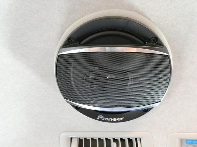 ハイエースバン トイファクトリー　アルコーバグランデ　キャンピングカー　８ナンバー　ツインサブバッテリー　家庭用エアコン　１５００Ｗインバーター　走行充電　外部充電　ソーラーパネル　マックスファン　カセットトイレ　エバスＦＦヒーター　電子レンジ　テレビ（11枚目）