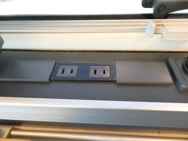 ハイエースバン トイファクトリー　アルコーバグランデ　キャンピングカー　８ナンバー　ツインサブバッテリー　家庭用エアコン　１５００Ｗインバーター　走行充電　外部充電　ソーラーパネル　マックスファン　カセットトイレ　エバスＦＦヒーター　電子レンジ　テレビ（12枚目）