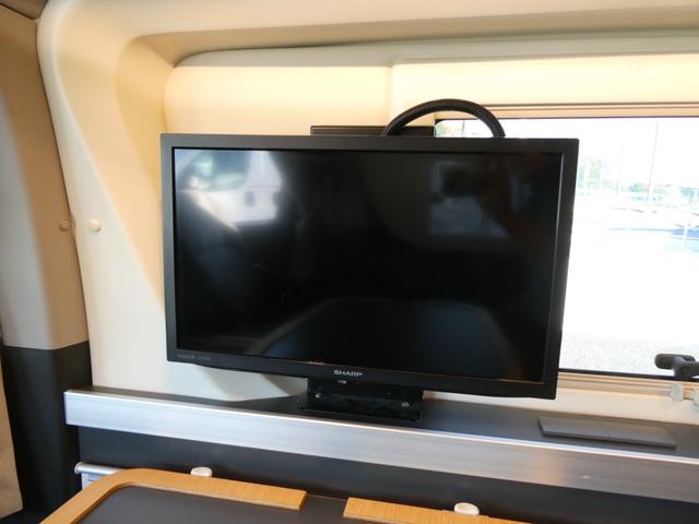 ハイエースバン トイファクトリー　アルコーバグランデ　キャンピングカー　８ナンバー　ツインサブバッテリー　家庭用エアコン　１５００Ｗインバーター　走行充電　外部充電　ソーラーパネル　マックスファン　カセットトイレ　エバスＦＦヒーター　電子レンジ　テレビ（16枚目）