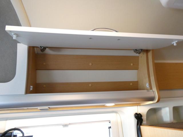 ハイエースバン トイファクトリー　アルコーバグランデ　キャンピングカー　８ナンバー　ツインサブバッテリー　家庭用エアコン　１５００Ｗインバーター　走行充電　外部充電　ソーラーパネル　マックスファン　カセットトイレ　エバスＦＦヒーター　電子レンジ　テレビ（17枚目）