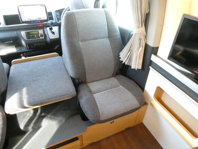 ハイエースバン トイファクトリー　アルコーバグランデ　キャンピングカー　８ナンバー　ツインサブバッテリー　家庭用エアコン　１５００Ｗインバーター　走行充電　外部充電　ソーラーパネル　マックスファン　カセットトイレ　エバスＦＦヒーター　電子レンジ　テレビ（19枚目）