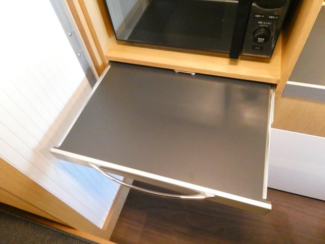 ハイエースバン トイファクトリー　アルコーバグランデ　キャンピングカー　８ナンバー　ツインサブバッテリー　家庭用エアコン　１５００Ｗインバーター　走行充電　外部充電　ソーラーパネル　マックスファン　カセットトイレ　エバスＦＦヒーター　電子レンジ　テレビ（20枚目）