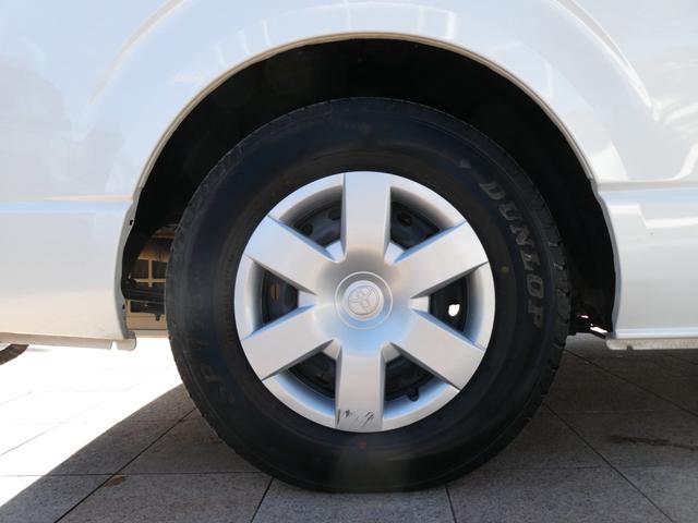 ハイエースバン トイファクトリー　アルコーバグランデ　キャンピングカー　８ナンバー　ツインサブバッテリー　家庭用エアコン　１５００Ｗインバーター　走行充電　外部充電　ソーラーパネル　マックスファン　カセットトイレ　エバスＦＦヒーター　電子レンジ　テレビ（33枚目）