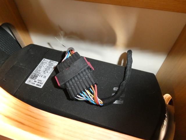 ハイエースバン トイファクトリー　アルコーバグランデ　キャンピングカー　８ナンバー　ツインサブバッテリー　家庭用エアコン　１５００Ｗインバーター　走行充電　外部充電　ソーラーパネル　マックスファン　カセットトイレ　エバスＦＦヒーター　電子レンジ　テレビ（76枚目）