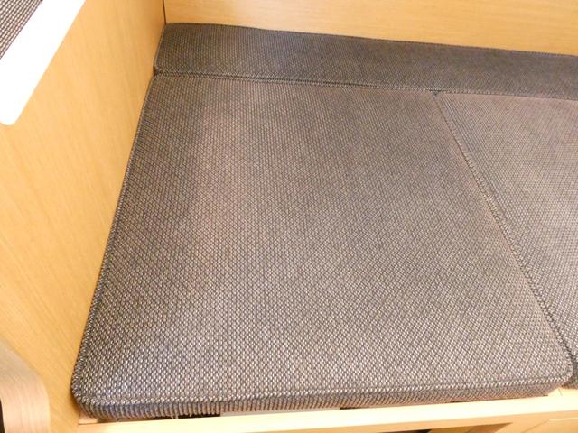 ハイエースバン トイファクトリー　アルコーバグランデ　キャンピングカー　８ナンバー　ツインサブバッテリー　家庭用エアコン　１５００Ｗインバーター　走行充電　外部充電　ソーラーパネル　マックスファン　カセットトイレ　エバスＦＦヒーター　電子レンジ　テレビ（77枚目）