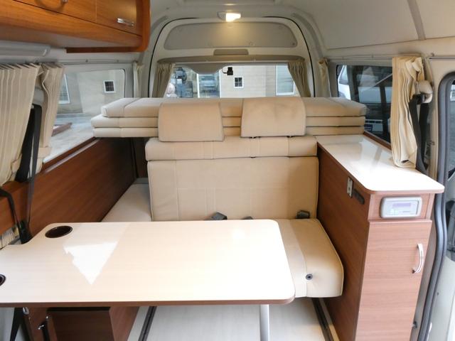 ハイエースバン ＲＶランド　ランドワゴンロゼ　キャンピングカー　８ナンバー　ツインサブバッテリー　１５００Ｗインバーター　走行充電　外部充電　シンク　フリップダウンモニター　リアクーラー　リアヒーター　ＵＩショック・スタビ　８人乗車４人就寝（2枚目）