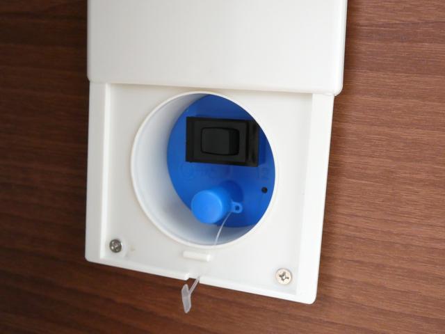 ハイエースバン ＲＶランド　ランドワゴンロゼ　キャンピングカー　８ナンバー　ツインサブバッテリー　１５００Ｗインバーター　走行充電　外部充電　シンク　フリップダウンモニター　リアクーラー　リアヒーター　ＵＩショック・スタビ　８人乗車４人就寝（11枚目）