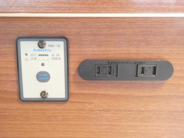 ハイエースバン ＲＶランド　ランドワゴンロゼ　キャンピングカー　８ナンバー　ツインサブバッテリー　１５００Ｗインバーター　走行充電　外部充電　シンク　フリップダウンモニター　リアクーラー　リアヒーター　ＵＩショック・スタビ　８人乗車４人就寝（12枚目）