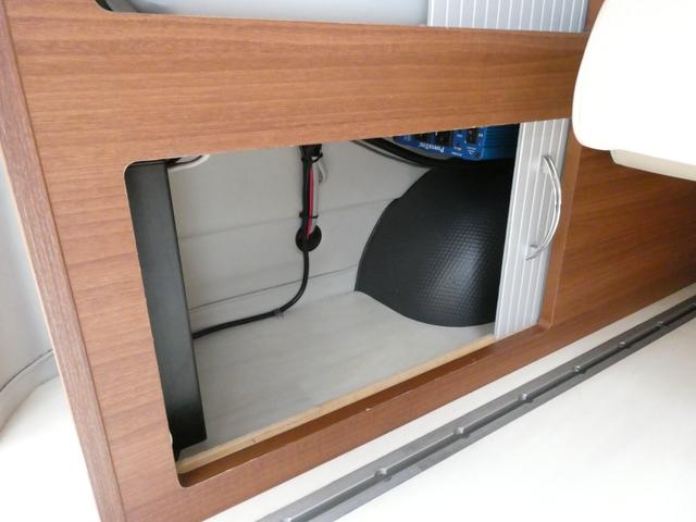 ハイエースバン ＲＶランド　ランドワゴンロゼ　キャンピングカー　８ナンバー　ツインサブバッテリー　１５００Ｗインバーター　走行充電　外部充電　シンク　フリップダウンモニター　リアクーラー　リアヒーター　ＵＩショック・スタビ　８人乗車４人就寝（17枚目）