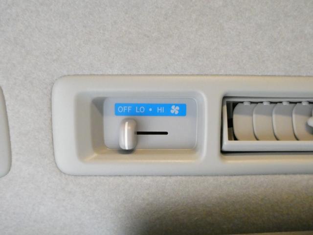 ハイエースバン ＲＶランド　ランドワゴンロゼ　キャンピングカー　８ナンバー　ツインサブバッテリー　１５００Ｗインバーター　走行充電　外部充電　シンク　フリップダウンモニター　リアクーラー　リアヒーター　ＵＩショック・スタビ　８人乗車４人就寝（22枚目）