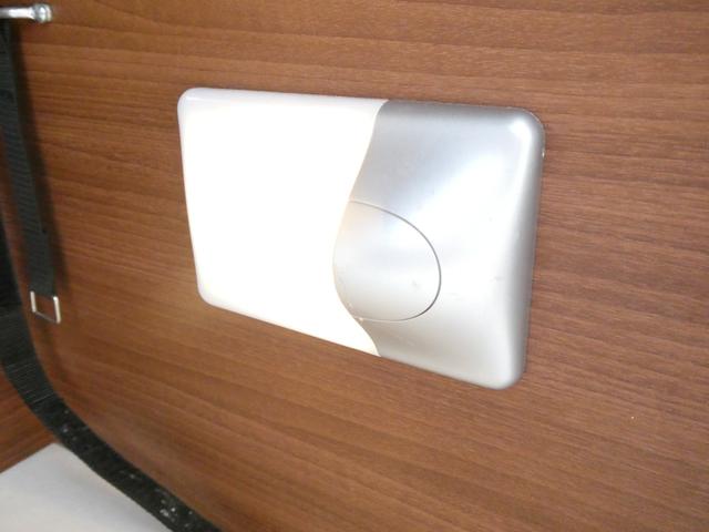 ハイエースバン ＲＶランド　ランドワゴンロゼ　キャンピングカー　８ナンバー　ツインサブバッテリー　１５００Ｗインバーター　走行充電　外部充電　シンク　フリップダウンモニター　リアクーラー　リアヒーター　ＵＩショック・スタビ　８人乗車４人就寝（23枚目）