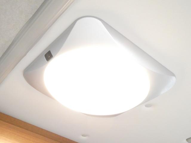 ハイエースバン ＲＶランド　ランドワゴンロゼ　キャンピングカー　８ナンバー　ツインサブバッテリー　１５００Ｗインバーター　走行充電　外部充電　シンク　フリップダウンモニター　リアクーラー　リアヒーター　ＵＩショック・スタビ　８人乗車４人就寝（79枚目）