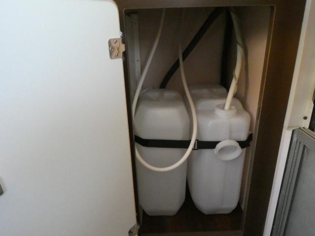 タウンエーストラック セキソーボディ　トム２３　キャンピングカー　８ナンバー　シングルサブバッテリー　べバストＦＦヒーター　走行充電　外部充電　ソーラーパネル　マックスファン　冷蔵庫　カセットトイレ　シンク　６人乗車５人就寝　ＳＤナビ　ＥＴＣ（9枚目）