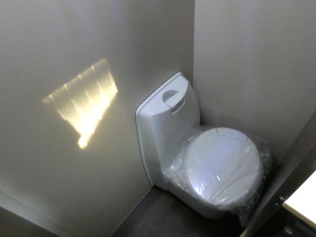 タウンエーストラック セキソーボディ　トム２３　キャンピングカー　８ナンバー　シングルサブバッテリー　べバストＦＦヒーター　走行充電　外部充電　ソーラーパネル　マックスファン　冷蔵庫　カセットトイレ　シンク　６人乗車５人就寝　ＳＤナビ　ＥＴＣ（11枚目）