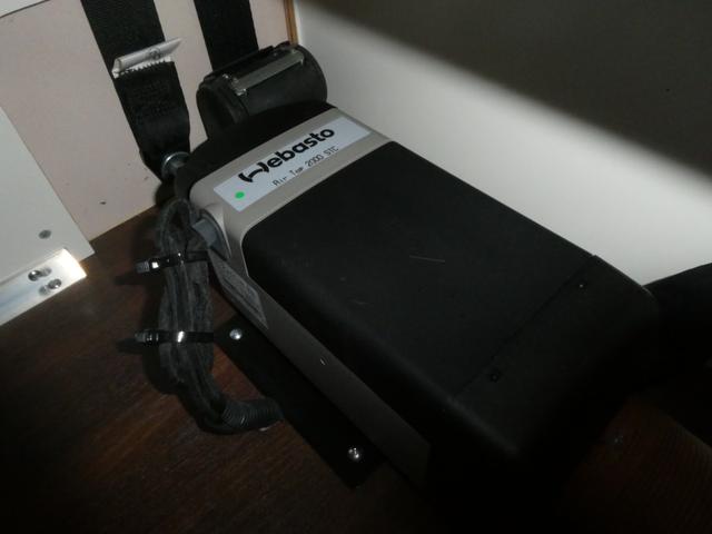 タウンエーストラック セキソーボディ　トム２３　キャンピングカー　８ナンバー　シングルサブバッテリー　べバストＦＦヒーター　走行充電　外部充電　ソーラーパネル　マックスファン　冷蔵庫　カセットトイレ　シンク　６人乗車５人就寝　ＳＤナビ　ＥＴＣ（12枚目）