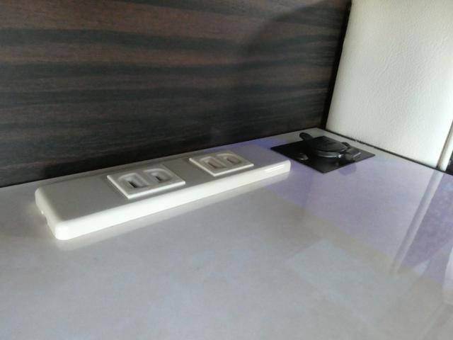 ハイエースワゴン 東和モータース ツェルトWG キャンピングカー 3ナンバー シングルサブバッテリー 走行充電 外部充電 フリップダウンモニター リアヒーター リアクーラー フロントモデリスタスポイラー 10人乗車3人就寝 メモリーナビ ETC(6枚目)