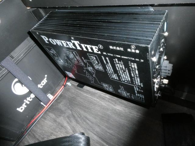 ハイエースワゴン 東和モータース ツェルトWG キャンピングカー 3ナンバー シングルサブバッテリー 走行充電 外部充電 フリップダウンモニター リアヒーター リアクーラー フロントモデリスタスポイラー 10人乗車3人就寝 メモリーナビ ETC(12枚目)