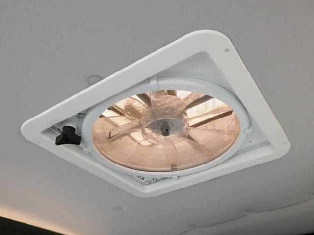 ハイエースバン ＦＯＣＳ　ディパーチャー　キャンピングカー　８ナンバー　ＦＦヒーター　ソーラーパネル　マックスファン　鉛バッテリー２個　１５００Ｗインバーター　走行充電器　外部充電器　フリップダウンモニター　リアヒーター　リアクーラー（8枚目）