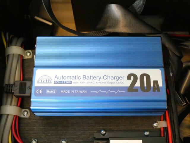 ハイエースバン ＦＯＣＳ　ディパーチャー　キャンピングカー　８ナンバー　ＦＦヒーター　ソーラーパネル　マックスファン　鉛バッテリー２個　１５００Ｗインバーター　走行充電器　外部充電器　フリップダウンモニター　リアヒーター　リアクーラー（16枚目）